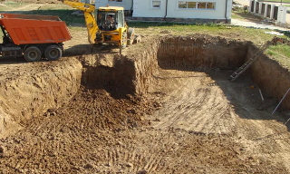 Рытье котлованов под фундамент в Ступино – цена от 2637 руб. за м3 | ИП Садыков В. Р.